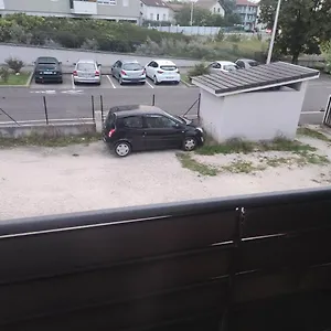 Bien Situe Avec Un Balcon Eybens